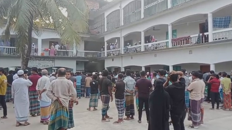 নোয়াখালীতে মাদরাসা ছাত্রকে গলা কেটে হত্যা